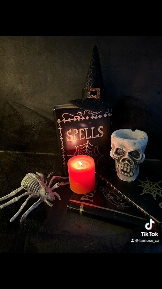 Hallowenská výzdoba👻čarodějnické knihy
#hallowee#diyhal#halloweendecor#halloweendecorations#podzimnidekorace